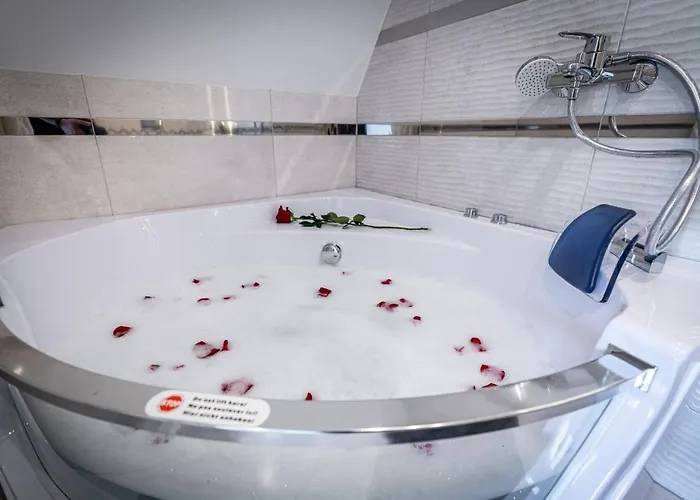 Gasienica Collection - Queen Z Jacuzzi 1 زاكوباني