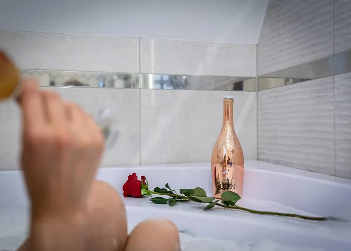 Gasienica Collection - Queen Z Jacuzzi 1 *