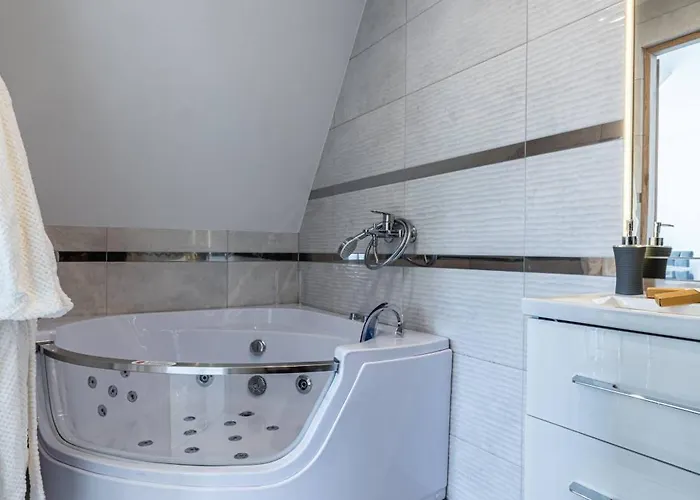 Gasienica Collection - Queen Z Jacuzzi 1 شقة زاكوباني